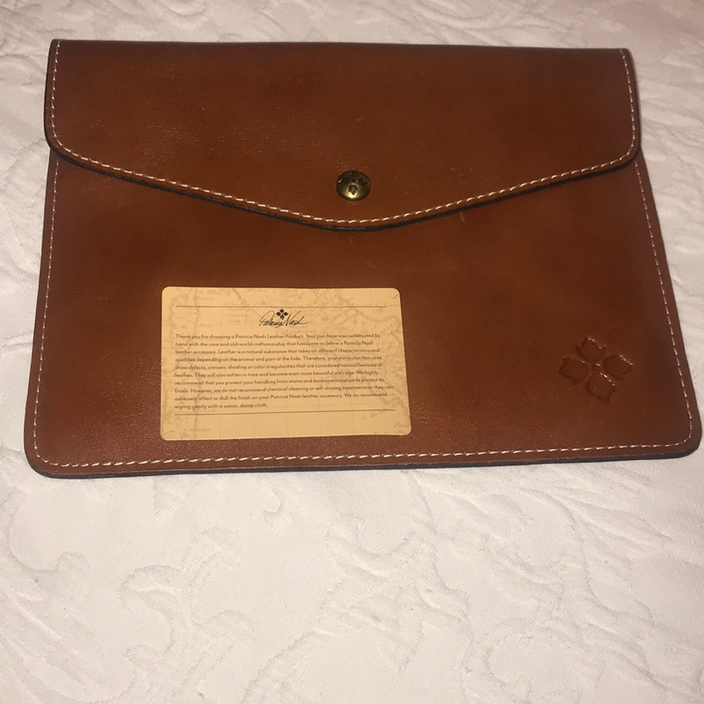 Patricia Nash clutch like new